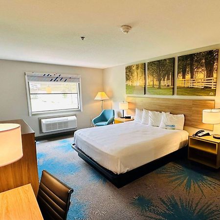Days Inn & Suites By Wyndham Wynne Экстерьер фото
