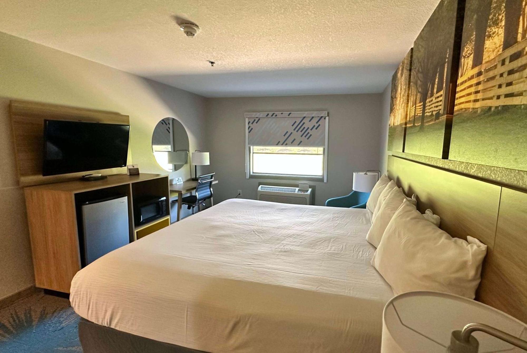 Days Inn & Suites By Wyndham Wynne Экстерьер фото